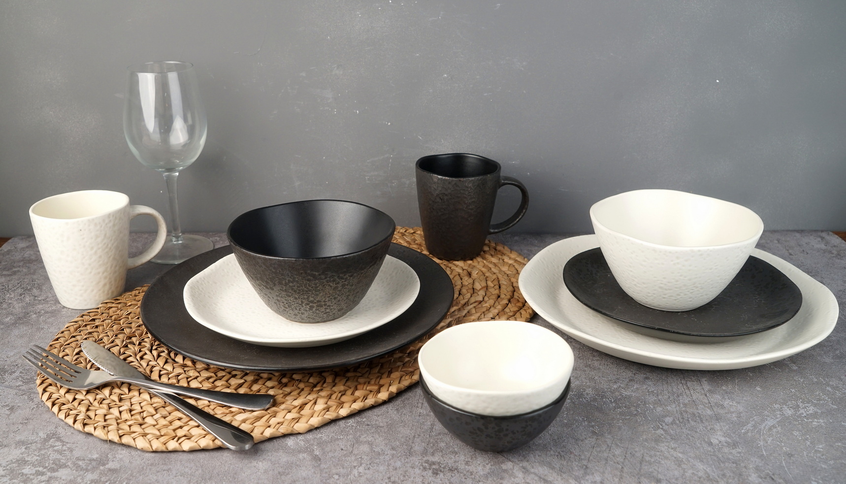 Stoneware Dinnerware Set White and Black Color
