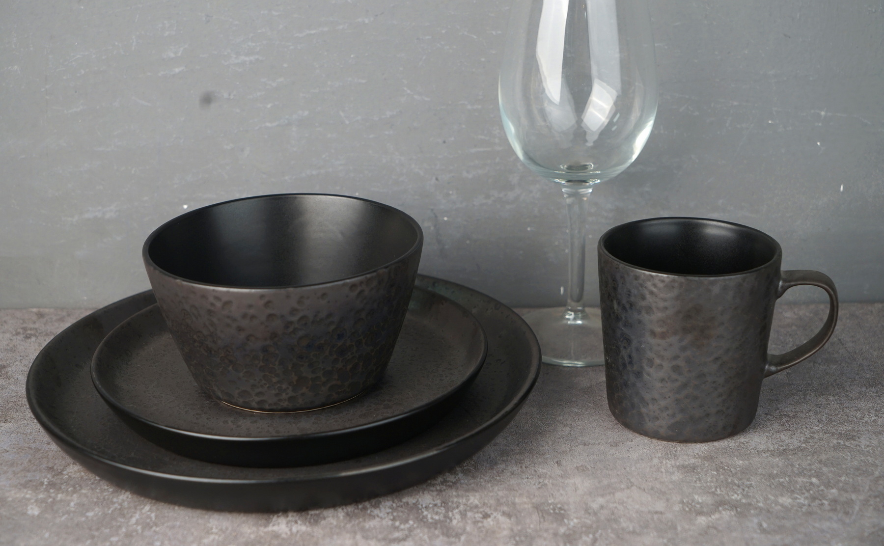 Stoneware Dinnerware Set Reactive Glaze Black Color