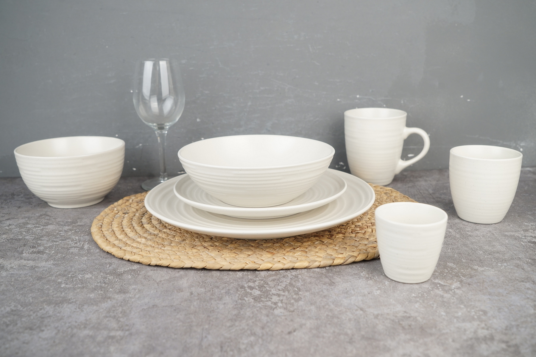 Stoneware White Color Dinnerware Set Embossed Lines with Speckle BH823