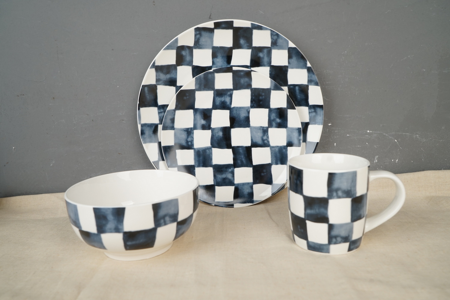 New Bone China Dinnerware Set with Design 7819