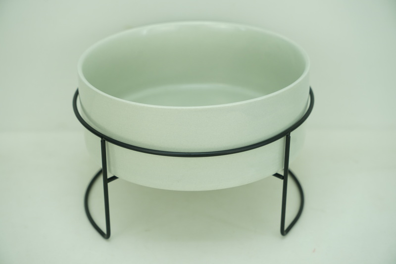 1x Stoneware 1800ml Pet Bowl with Iron Holder PE9033