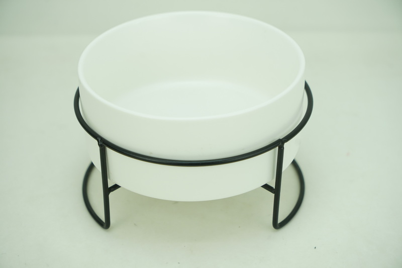 1x Stoneware 880ml Pet Bowl with Iron Holder PE9034