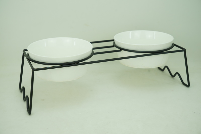 2x New Bone China 600ml Pet Bowl with Iron Holder PE9102