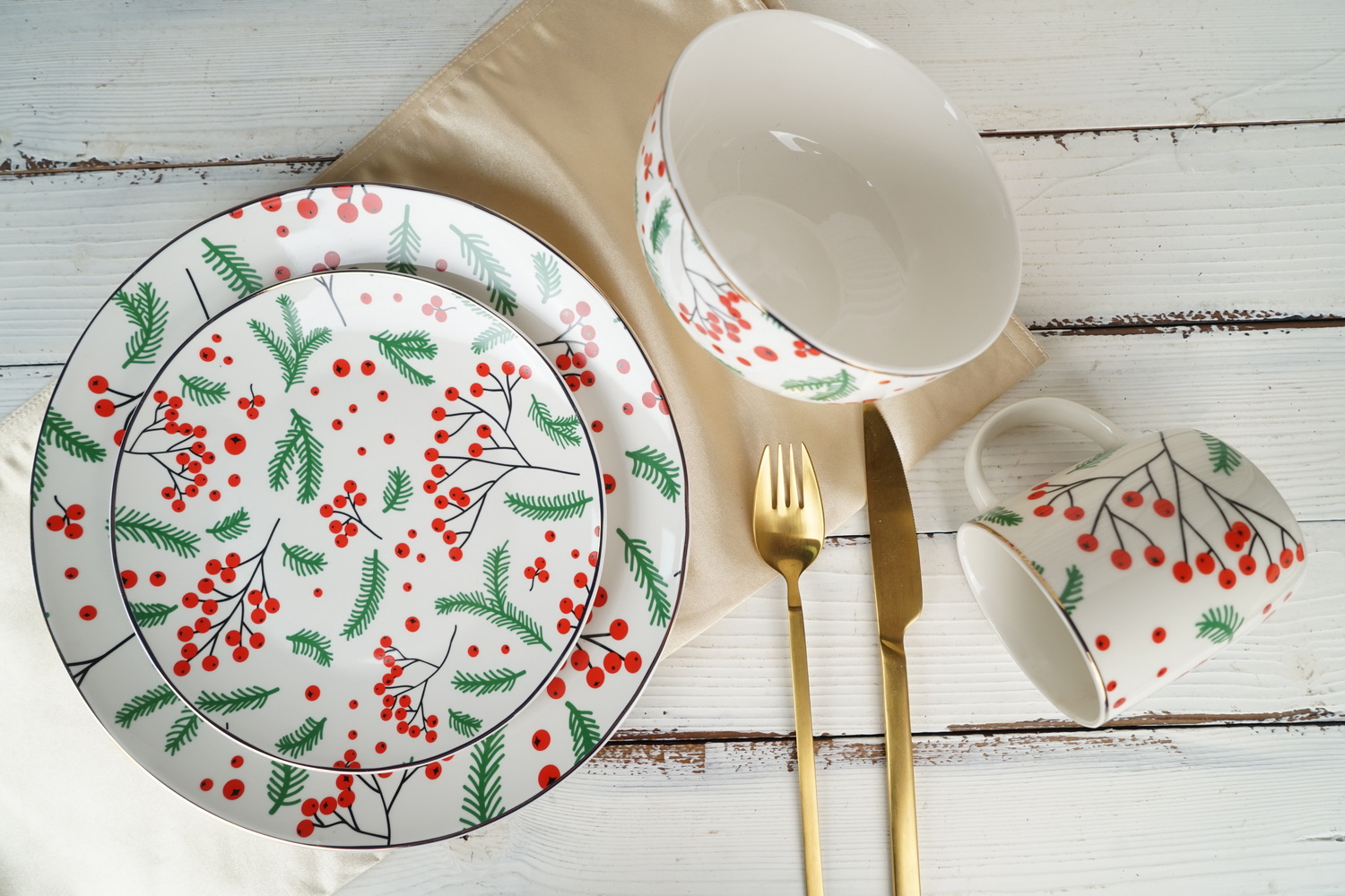 New Bone China Dinnerware Set with CHRISTMAS Design 7907Y