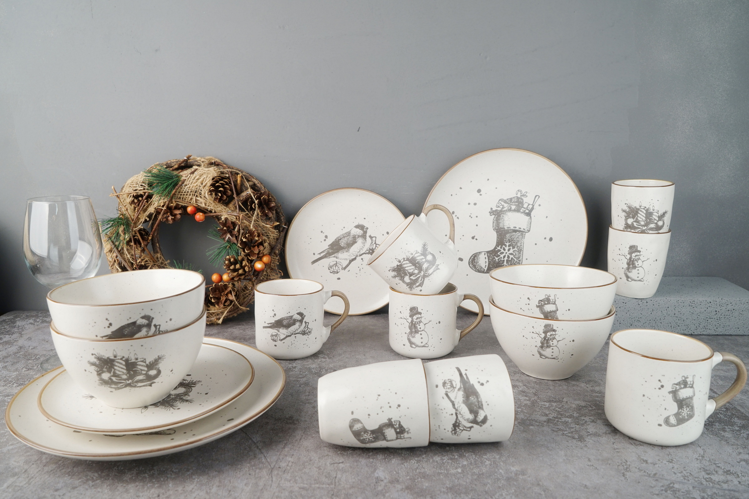 Stoneware Dinnerware Set Reactive Rim Printing with Christmas Design BH748