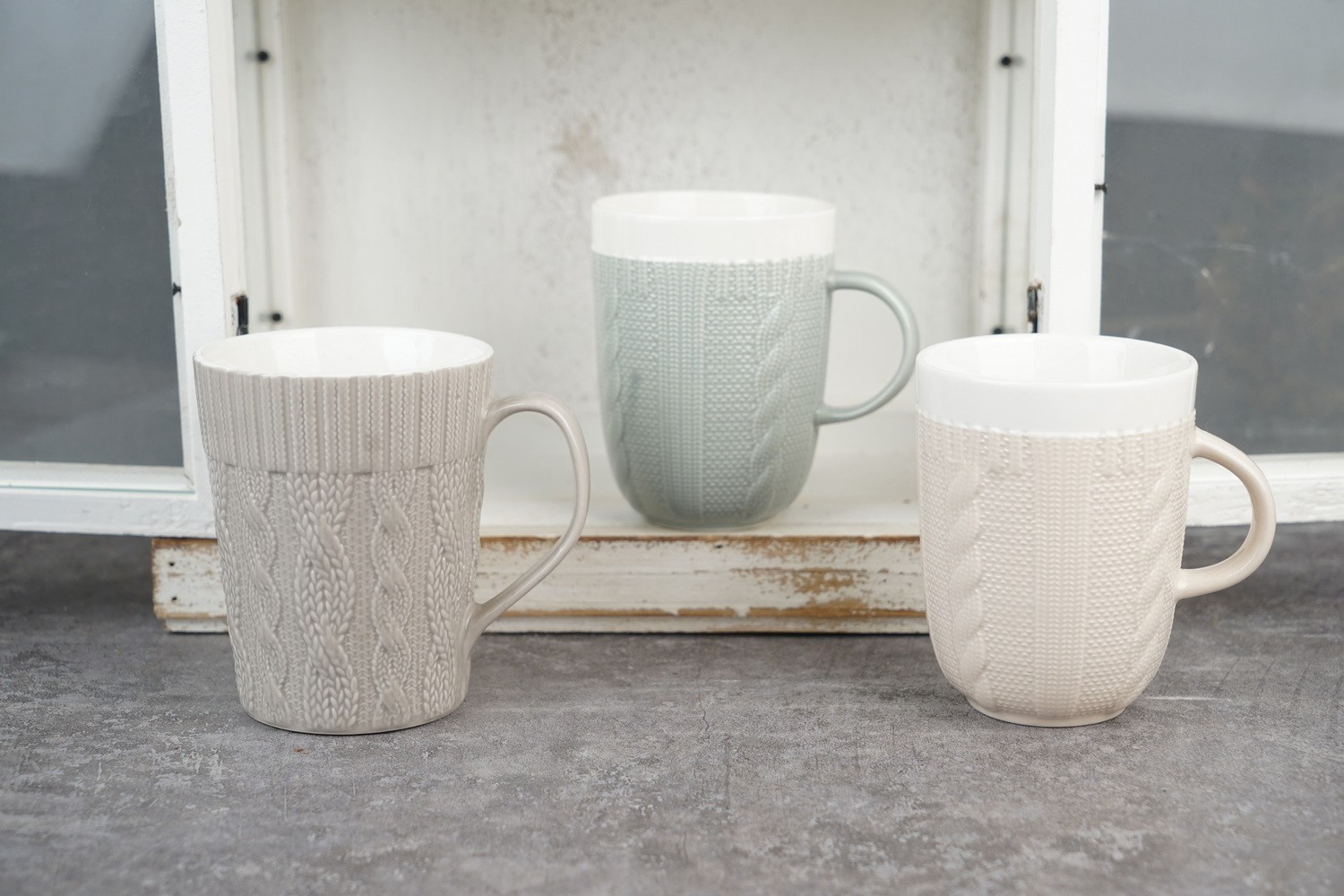 Stoneware Red White Green Christmas Mug Embossed Knitting Pattern