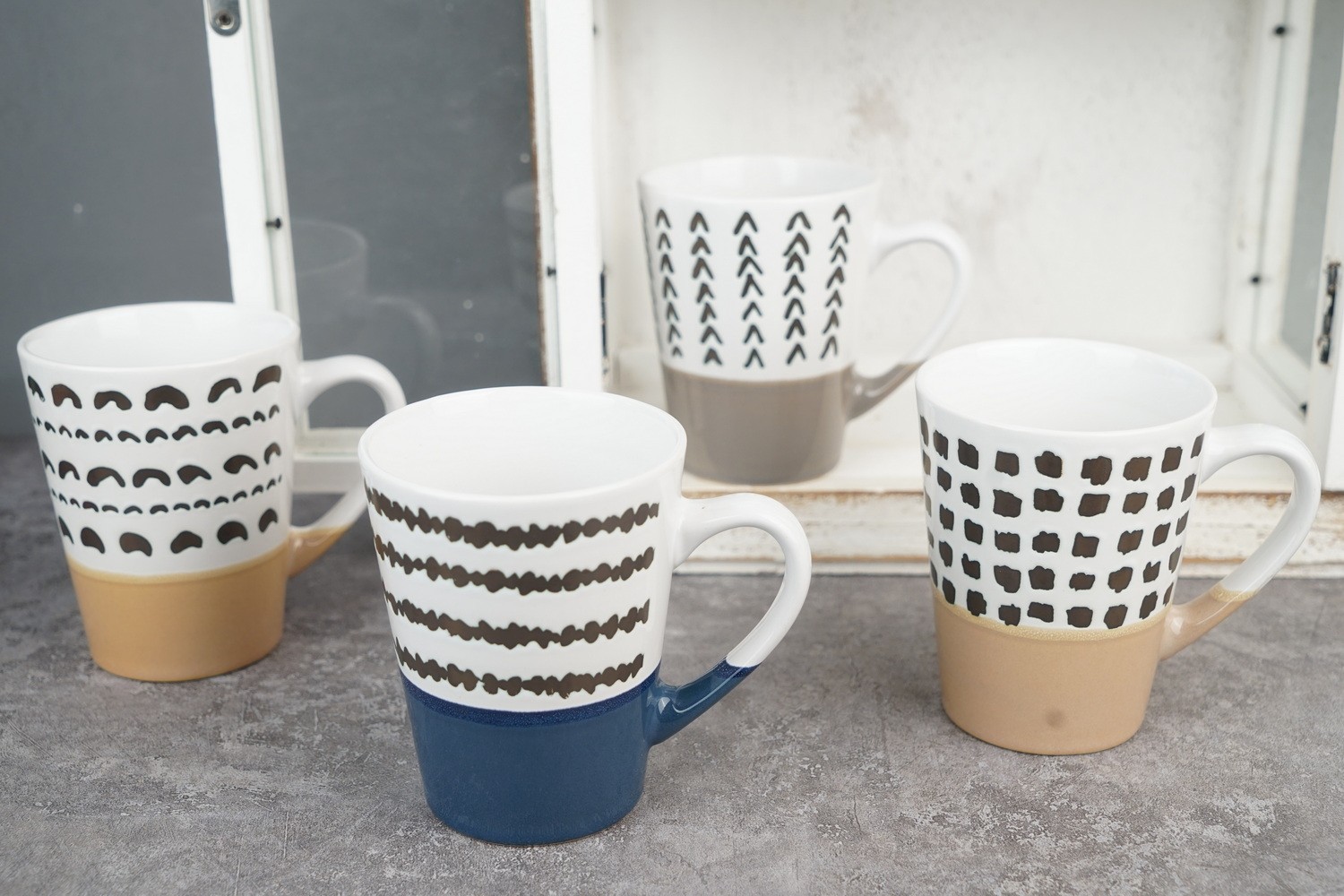 Stoneware Mug with Engraved Print LS127