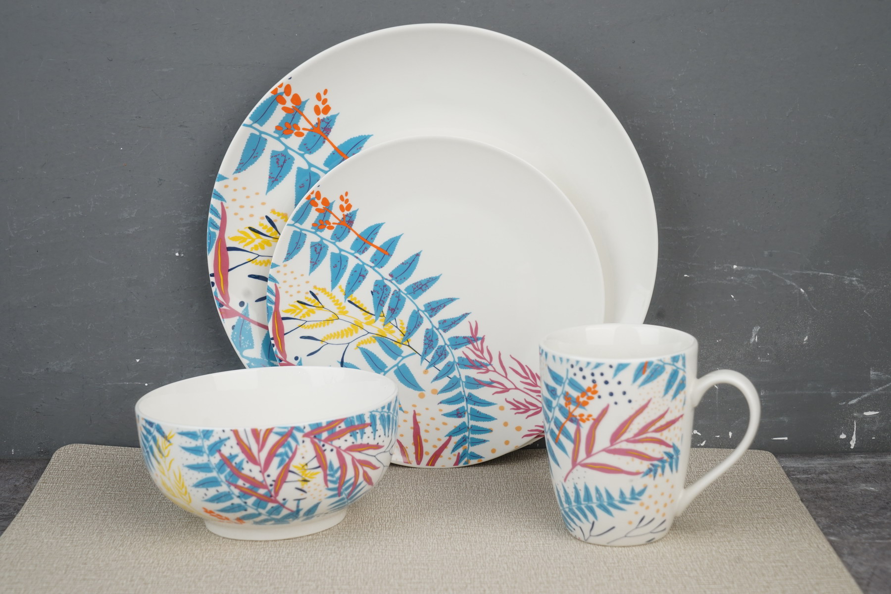 New Bone China Dinnerware Set with Leaf Design 7850Y
