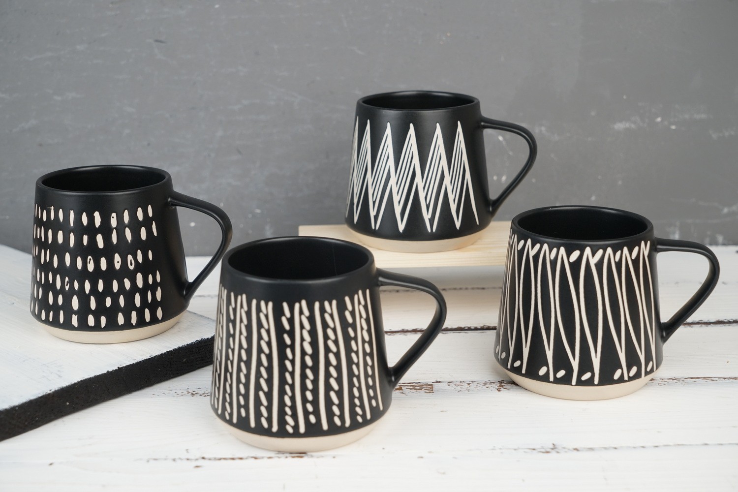 Stoneware Mug with Engraved Print LS130