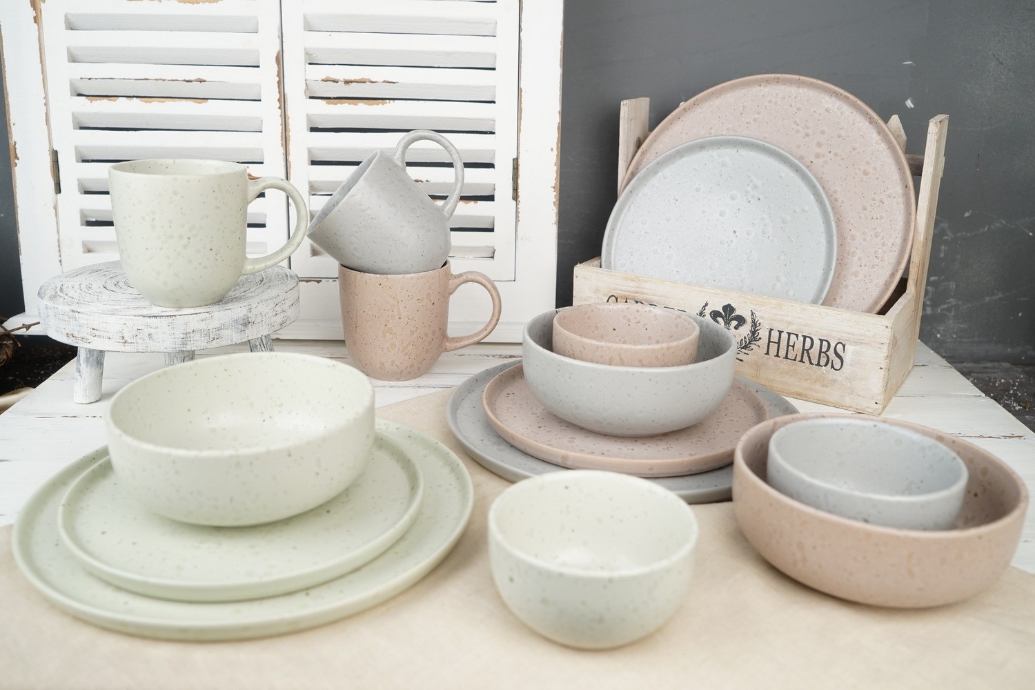 Stoneware Dinnerware Set with Reactive Glaze QX705