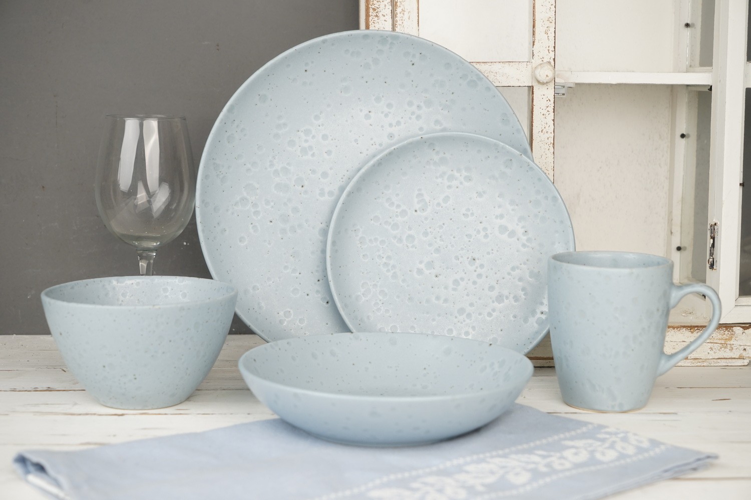 Stoneware Dinnerware Set with Reactive Glaze QX705