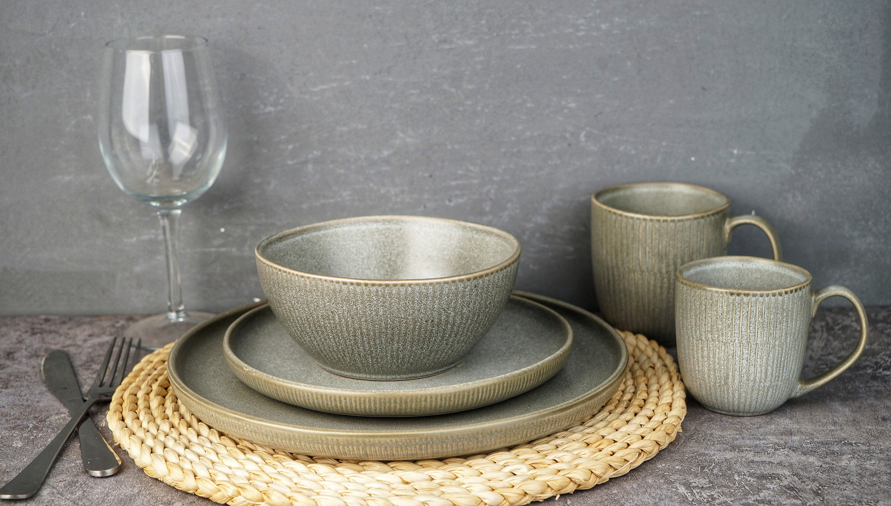 Stoneware Reactive Glaze Dinnerware Set Embossed Lines