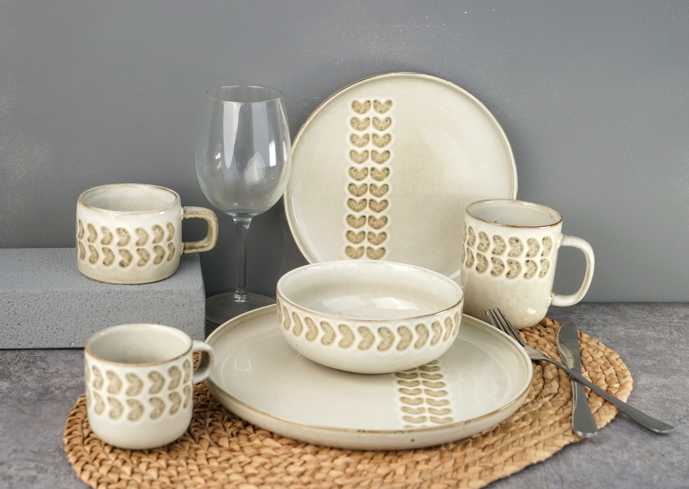 Stoneware Dinnerware Set Reactive Glaze Embossed Pattern LS082