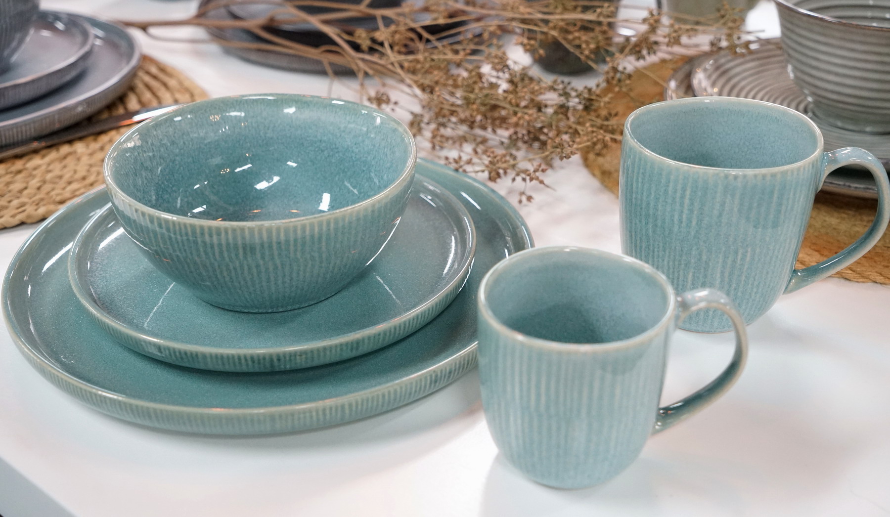 Stoneware Dinnerware Set Reactive Glaze Embossed Lines LS123