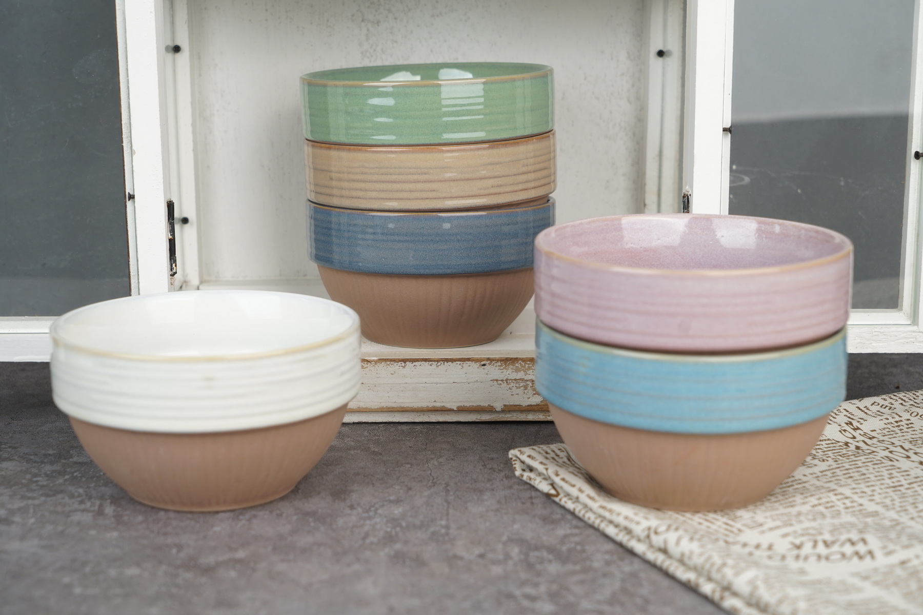 Stoneware Bowl Reactive Glaze with Embossed Pattern BH819
