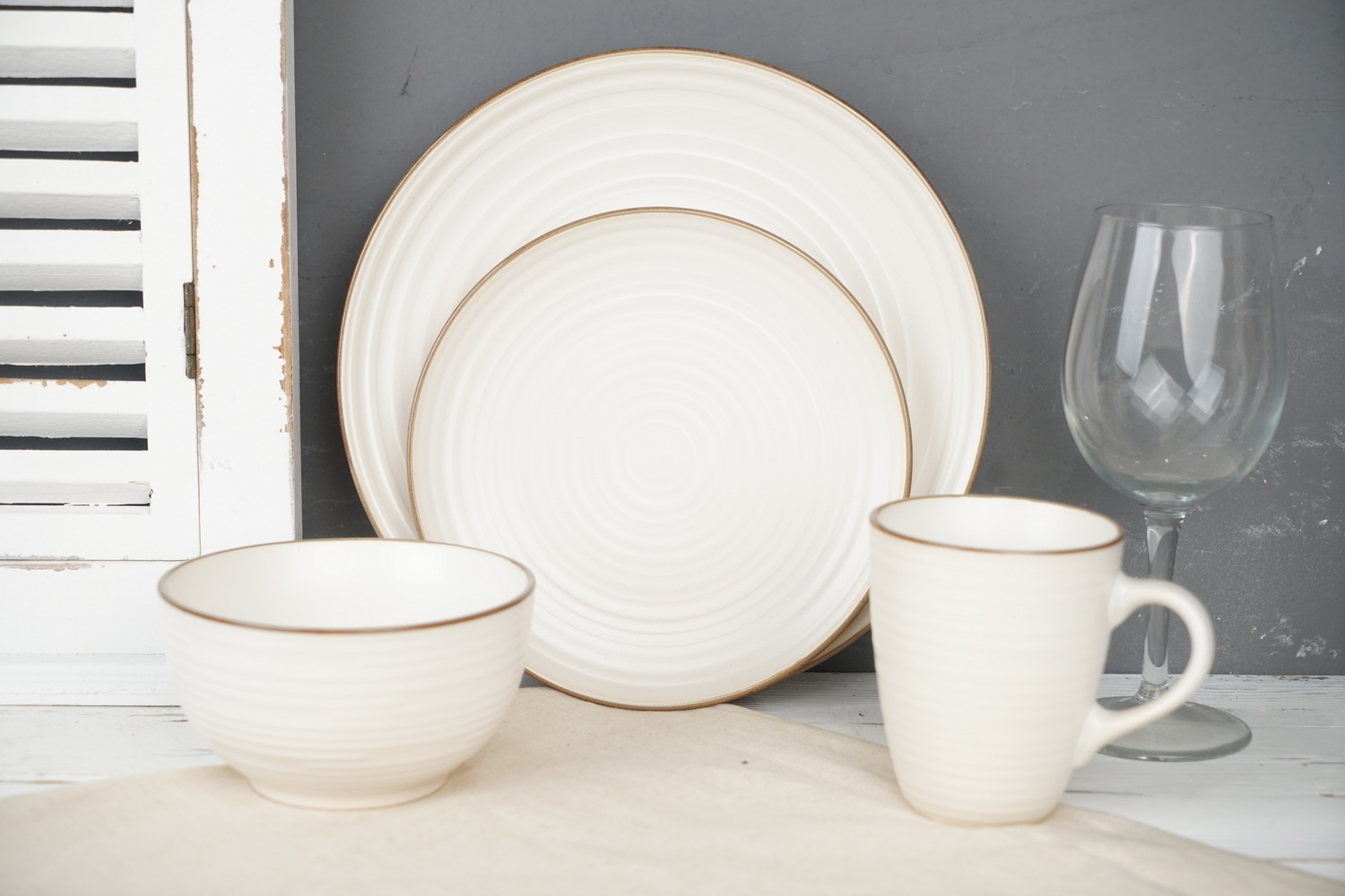 Stoneware Dinnerware Set Embossed Pattern BH894