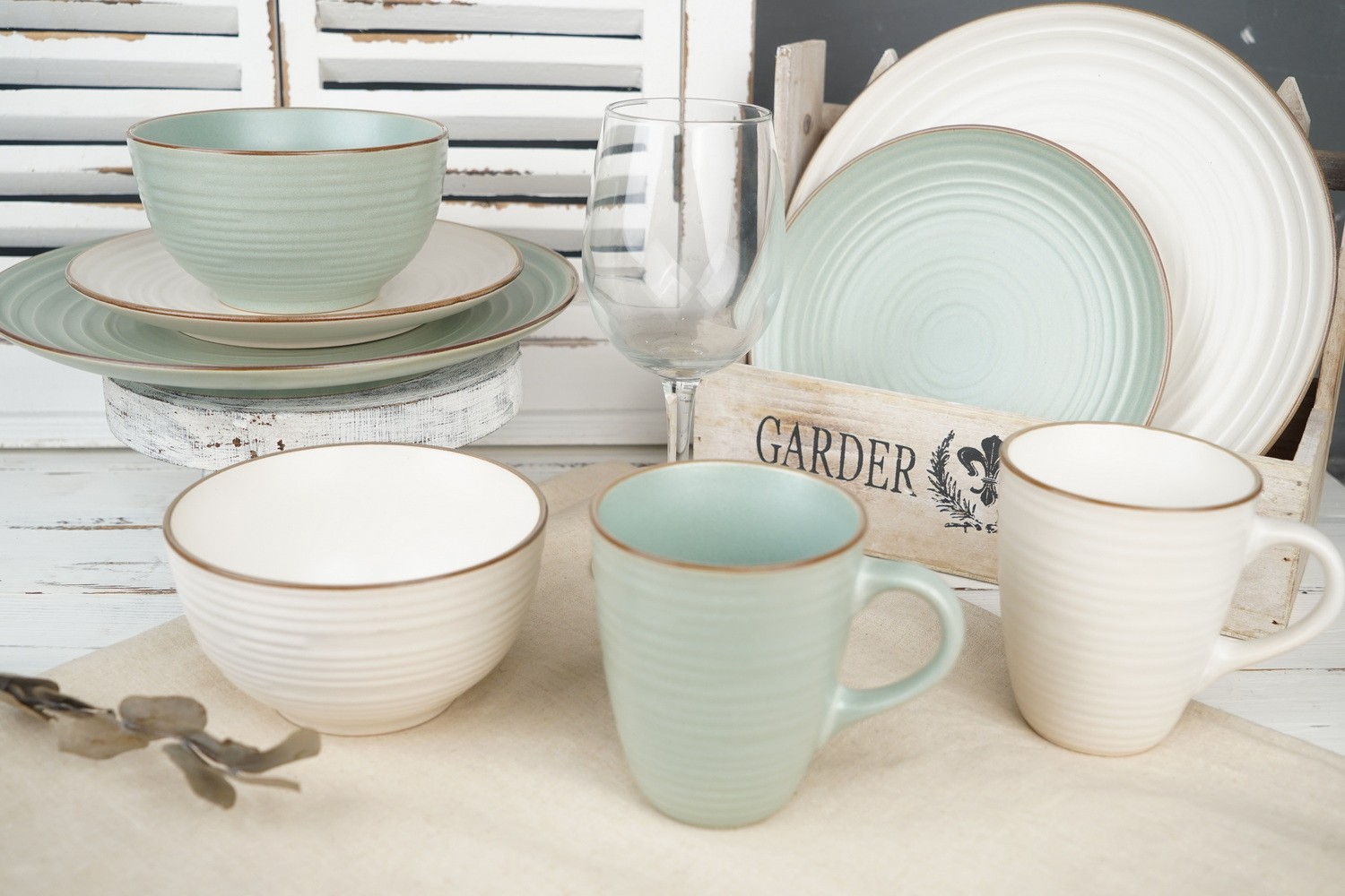 Stoneware Dinnerware Set Embossed Pattern BH894
