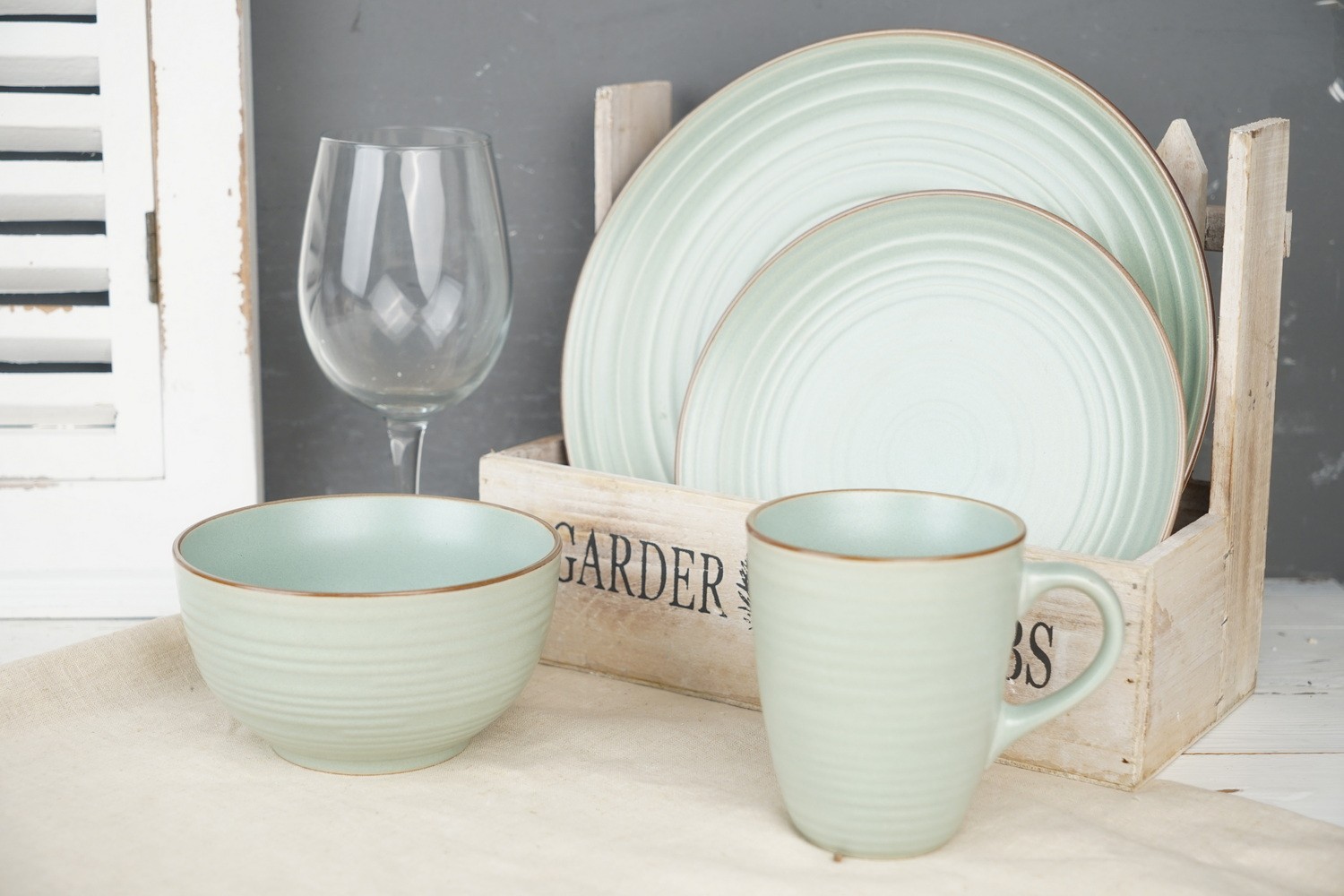 Stoneware Dinnerware Set Embossed Pattern BH894