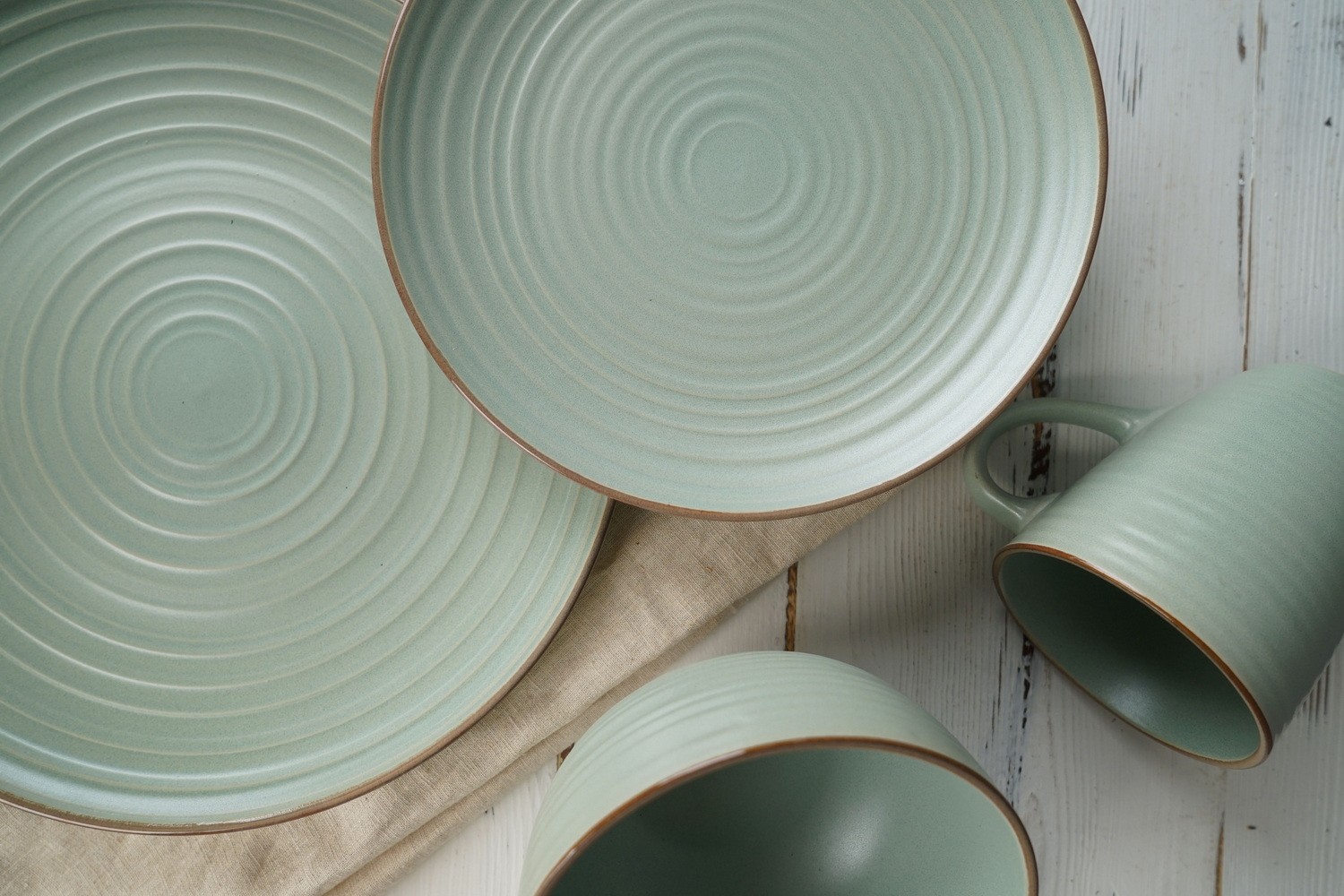 Stoneware Dinnerware Set Embossed Pattern BH894