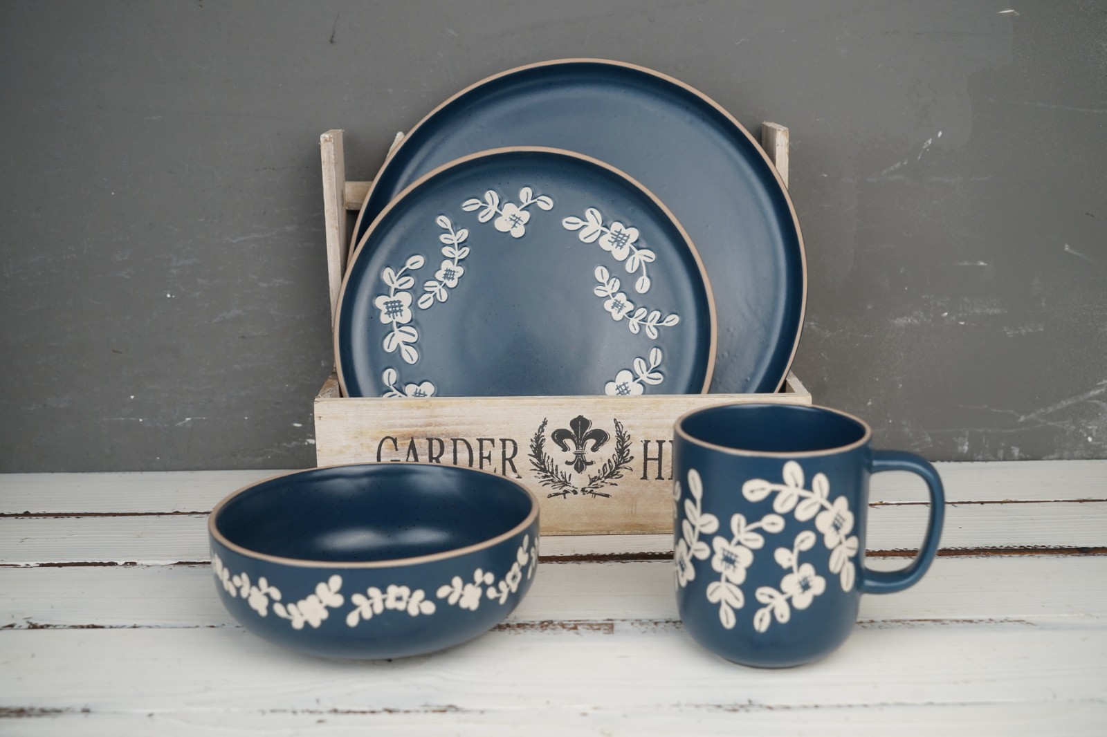 Stoneware Matt Blue Glaze with Engraved Leaves LS131