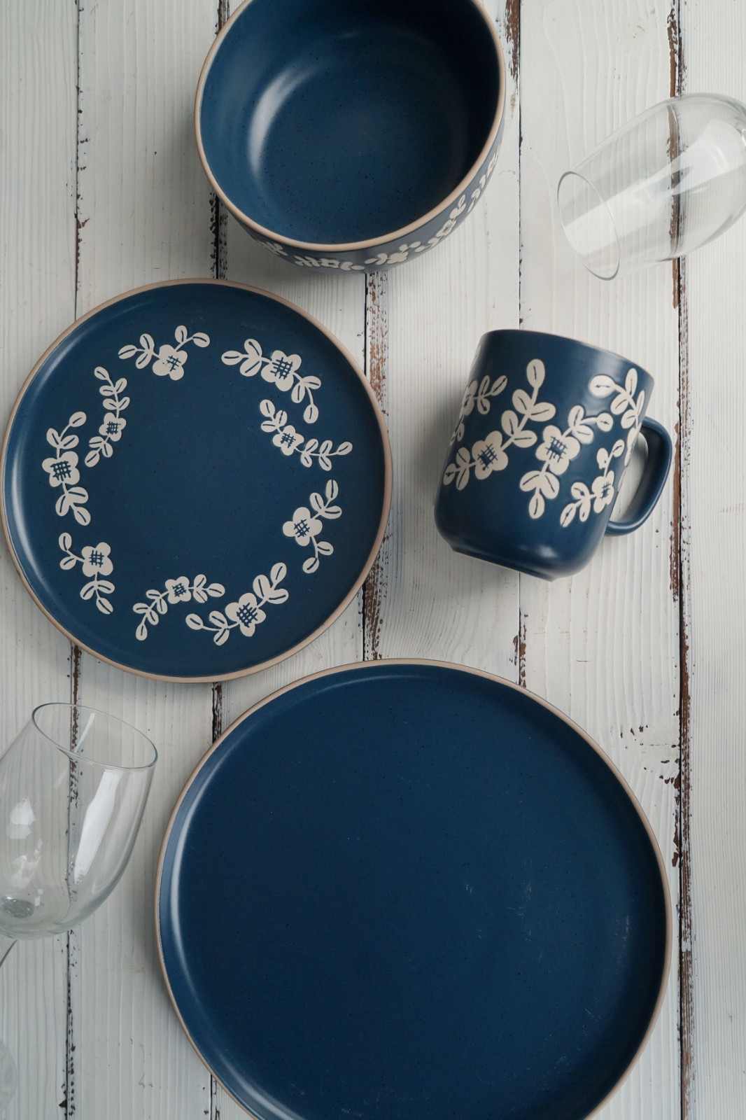 Stoneware Matt Blue Glaze with Engraved Leaves LS131