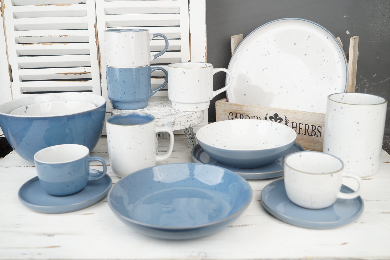 Stoneware Dinnerware Set Reactive Glaze LS144