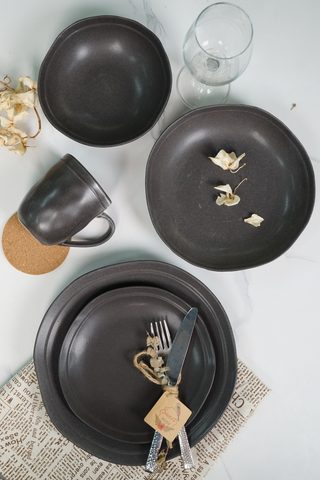 Stoneware Black Color Reactive Glaze Dinnerware Set Irregular Rim LS108