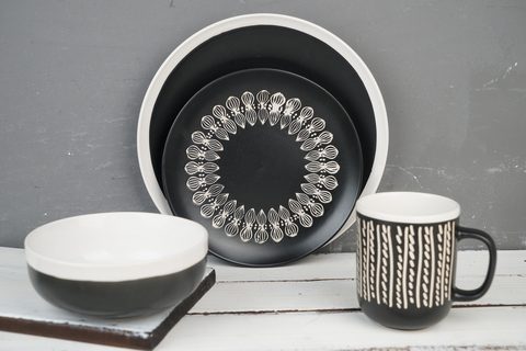 Stoneware Matt Black Glaze with Engraved Print Dinnerware Set LS132