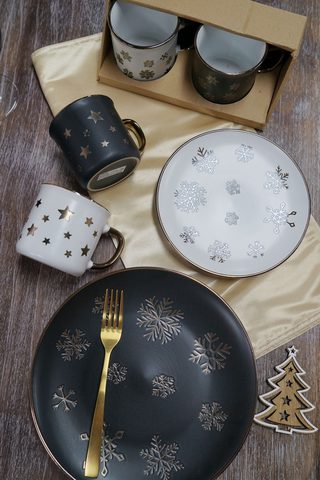 Stoneware Dinnerware Set Black Color Embossed with Christmas Desigh BH752